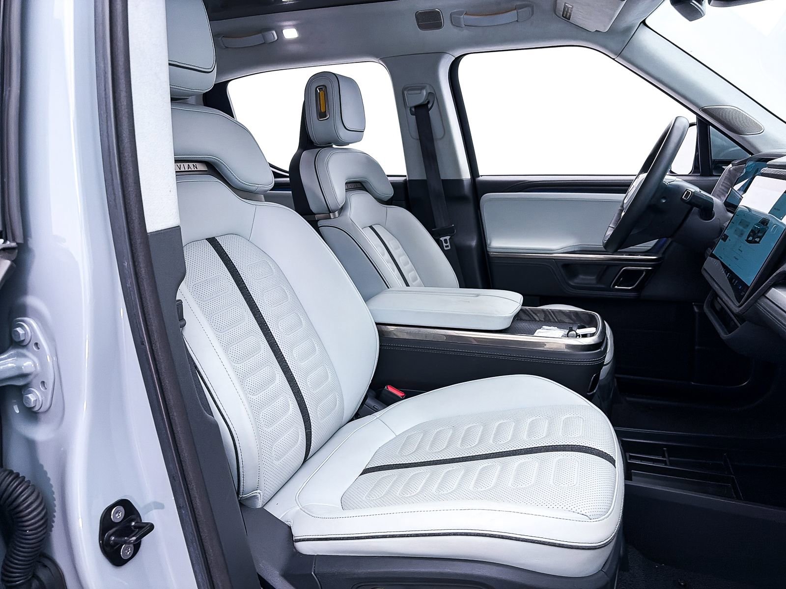 Used 2023 Rivian R1T Adventure AWD/4WD image 32