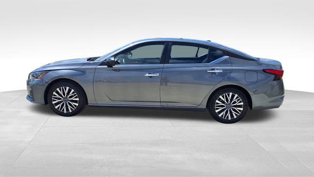 Used 2025 Nissan Altima 2.5 SV image 5