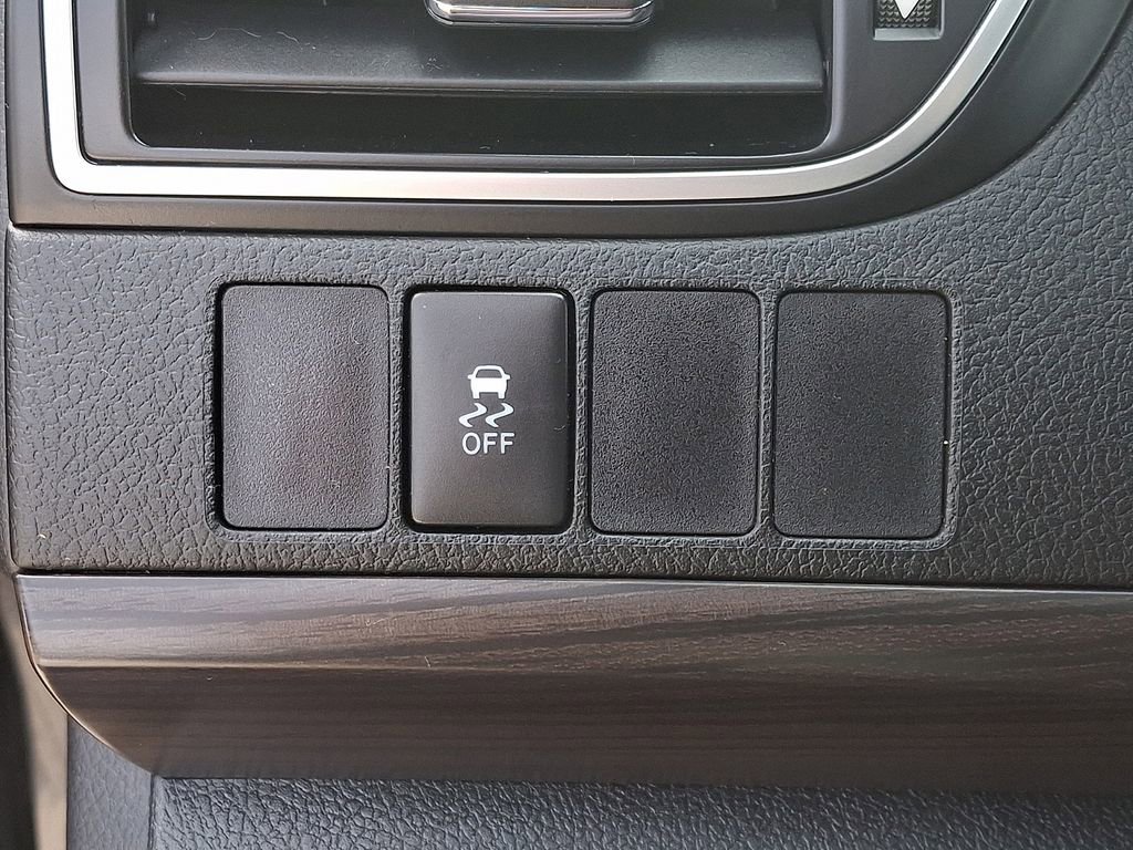 Used 2015 Toyota Camry LE image 24