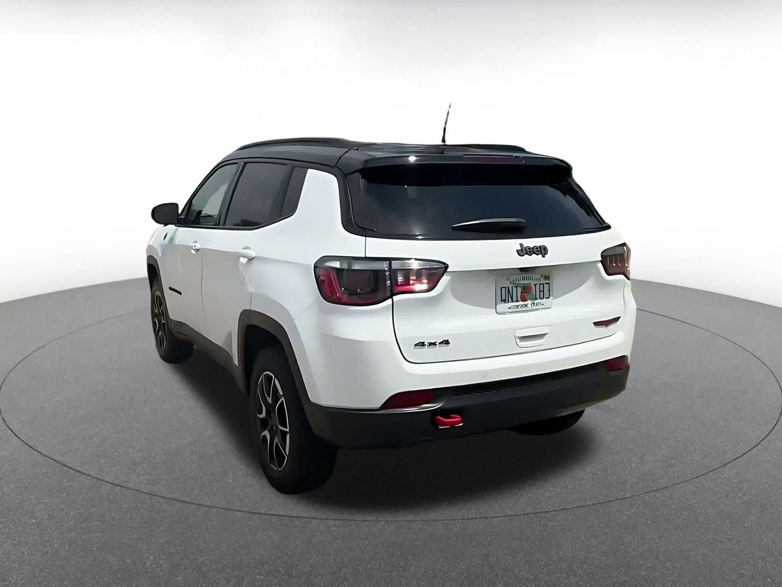 Used 2025 Jeep Compass Trailhawk AWD/4WD image 10
