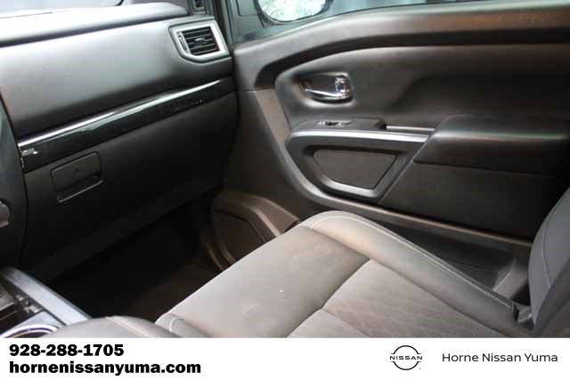 Used 2019 Nissan Titan SV w/ SV Convenience Package RWD image 11