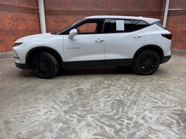 Used 2023 Chevrolet Blazer LT image 2