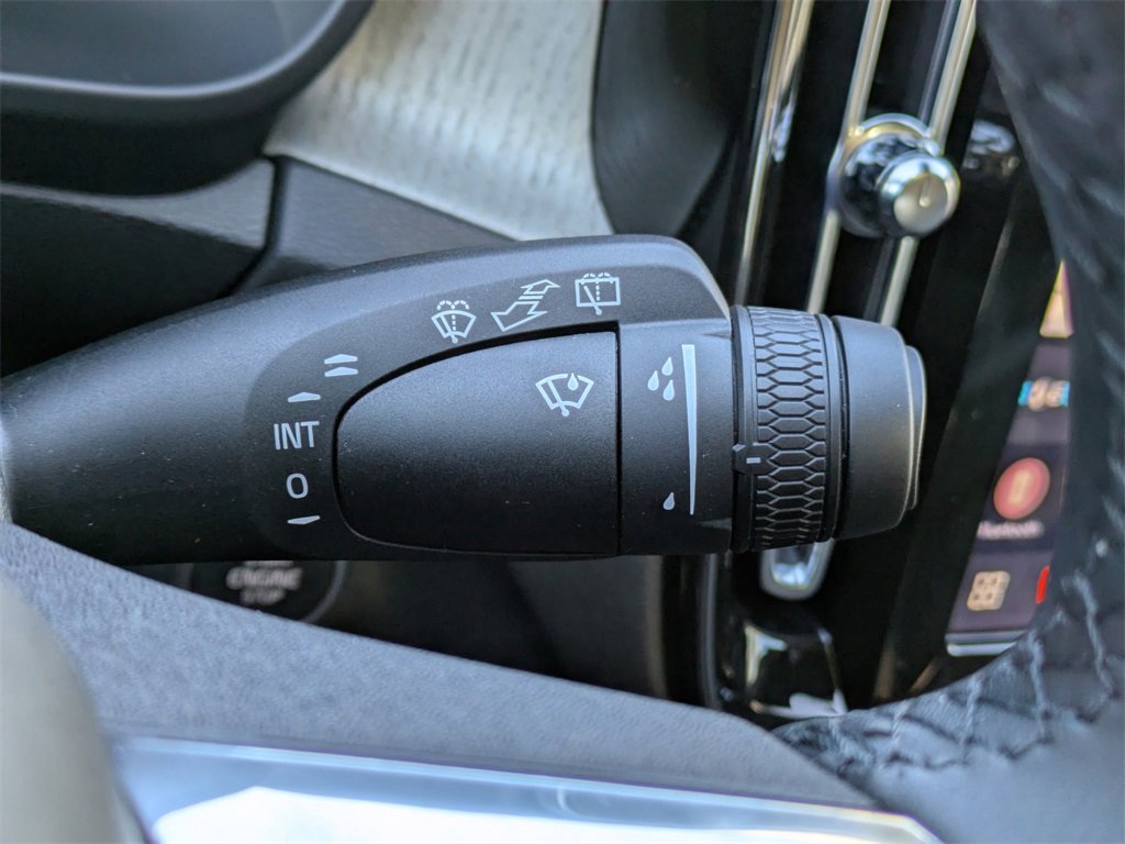 Used 2026 Volvo XC40 B4 Core image 36