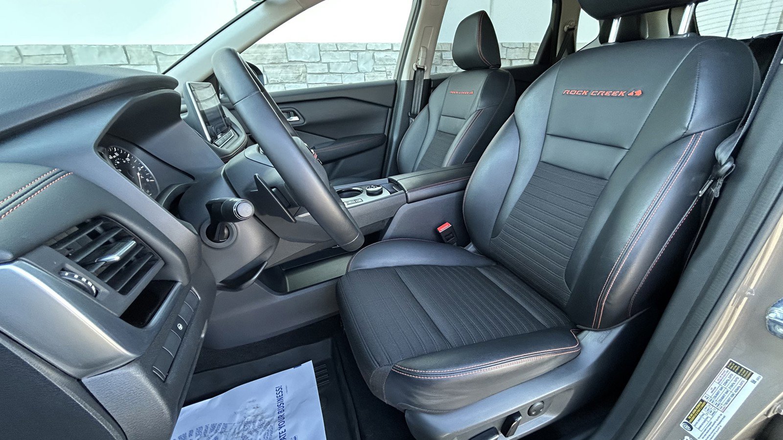 Used 2025 Nissan Rogue SV image 10