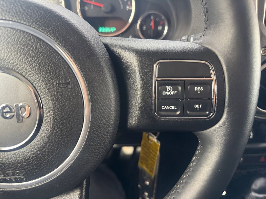 Used 2015 Jeep Wrangler Unlimited Rubicon w/ Connectivity Group image 20