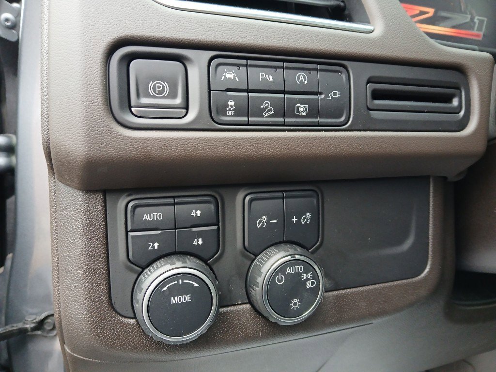 Used 2022 Chevrolet Suburban Z71 w/ Luxury Package image 36