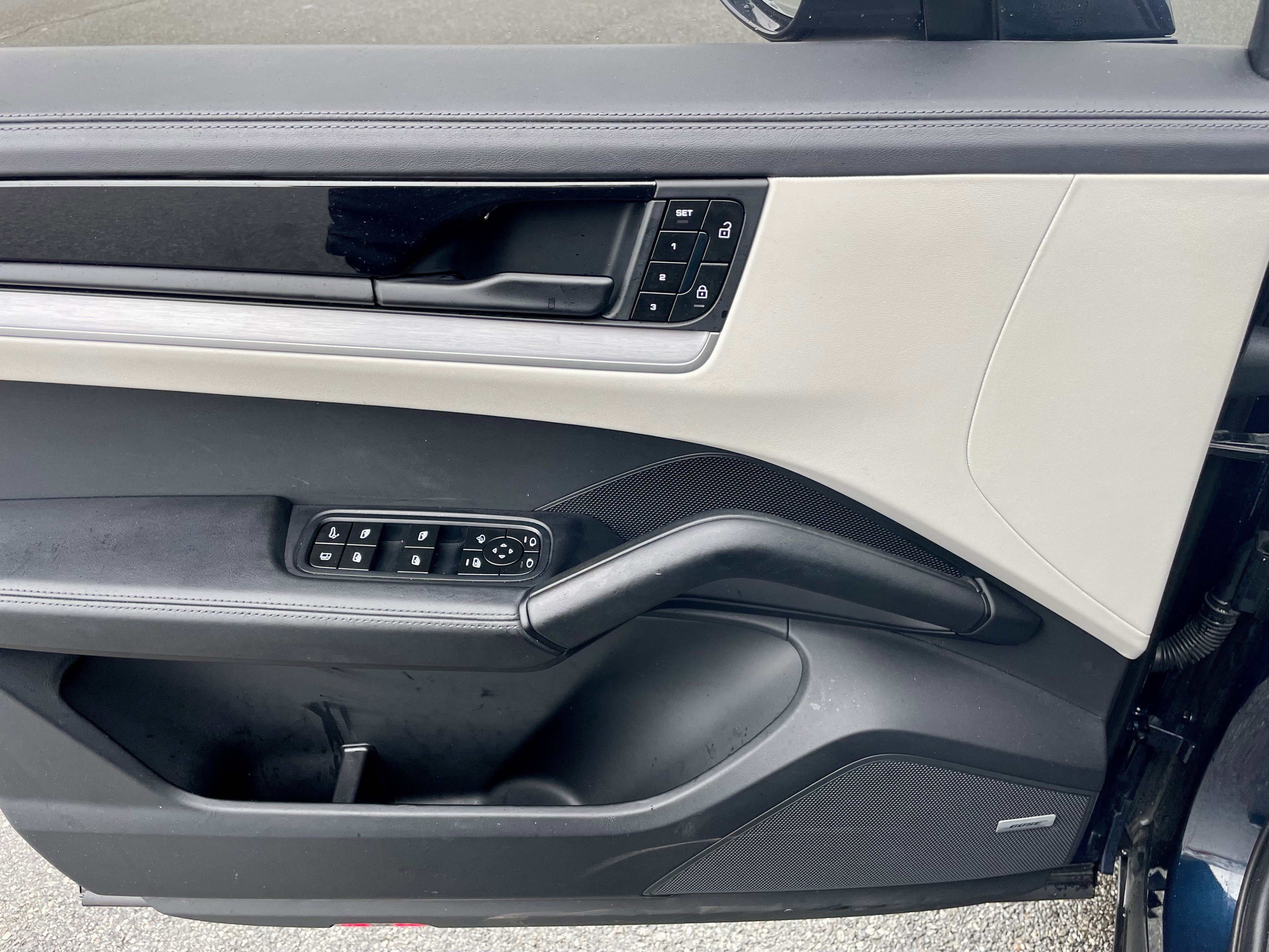 Used 2024 Porsche Cayenne Turbo image 12