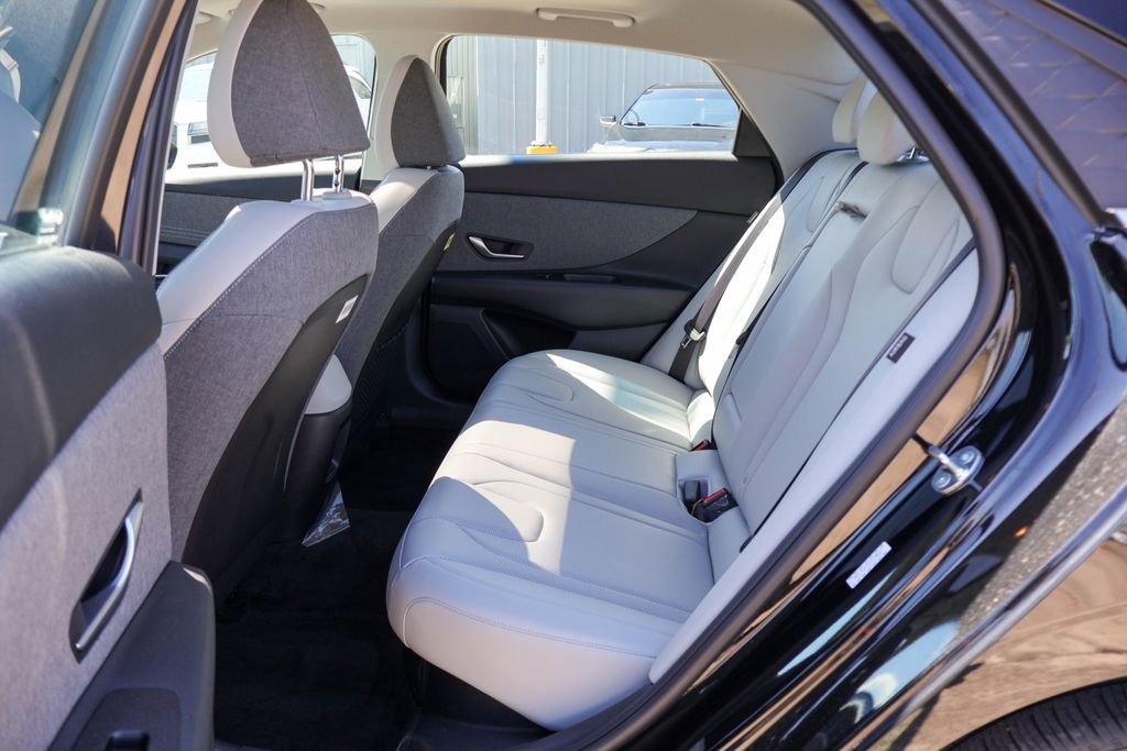 Used 2024 Hyundai Elantra Limited image 9