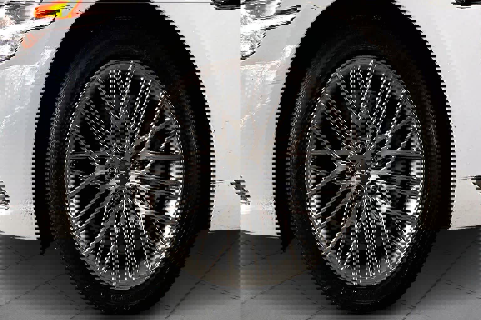 Used 2021 Genesis G90 3.3T Premium image 10