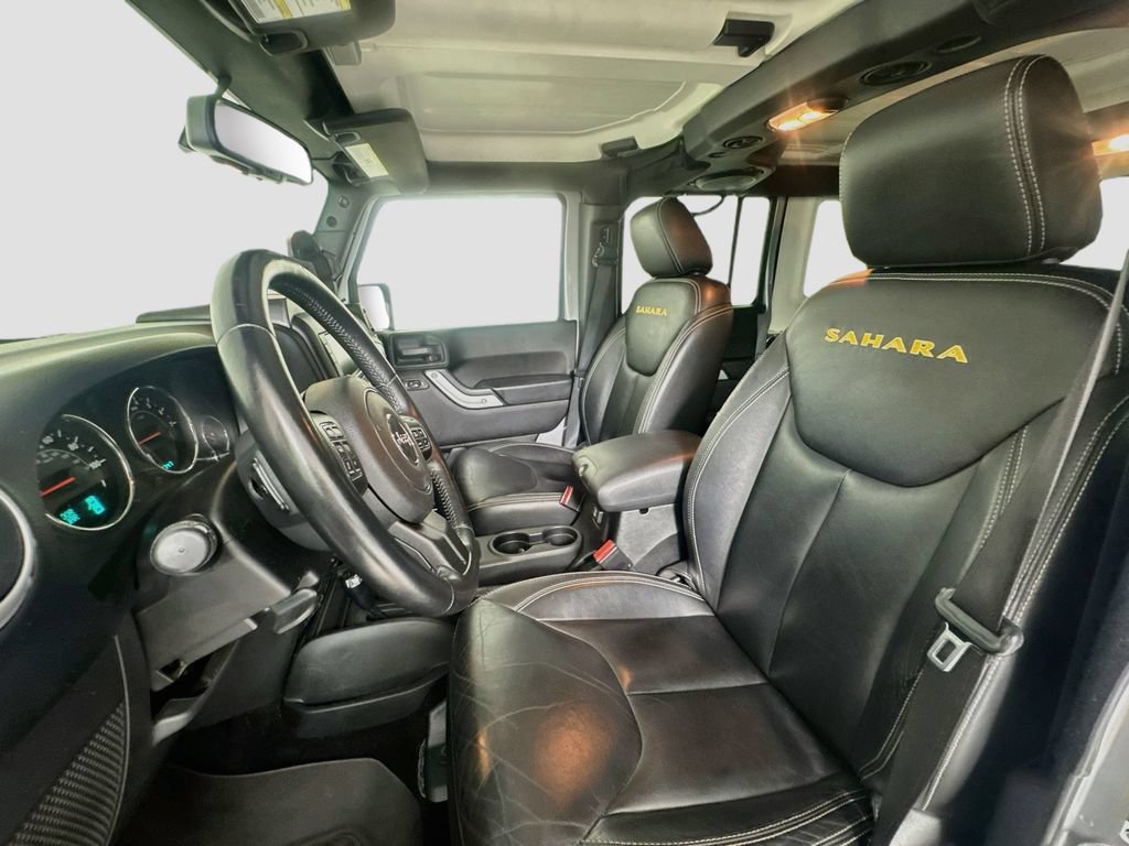 Used 2014 Jeep Wrangler Unlimited Sahara w/ Connectivity Group AWD/4WD image 11
