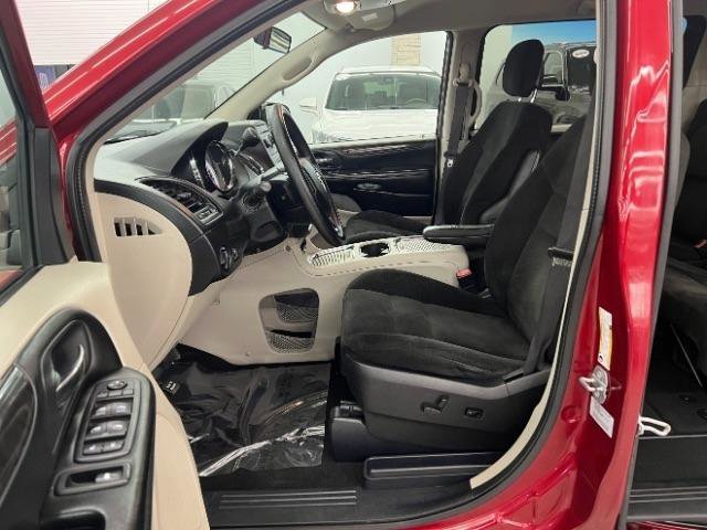 Used 2016 Dodge Grand Caravan SXT image 22