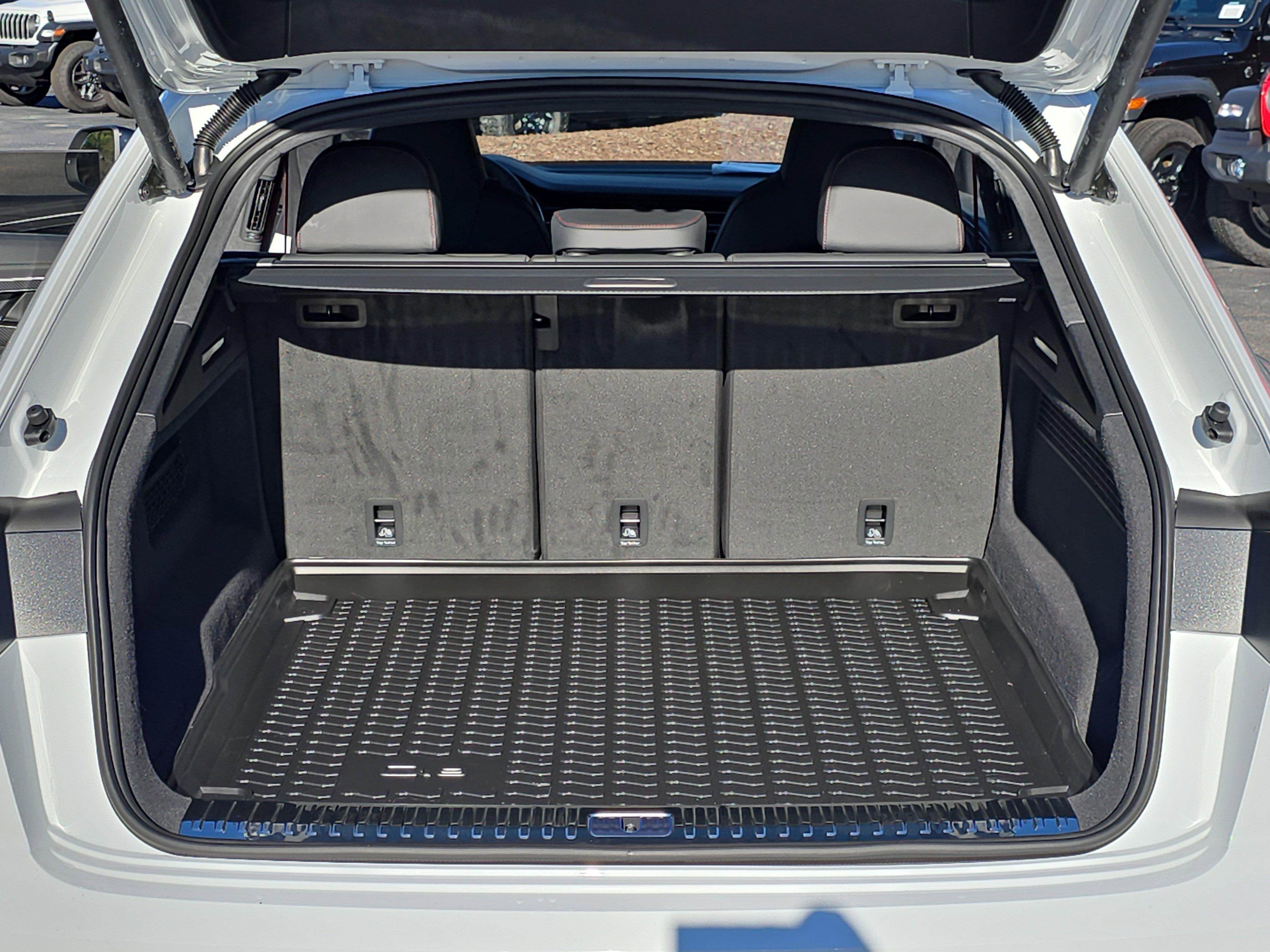 New 2026 Audi SQ8 Prestige image 12