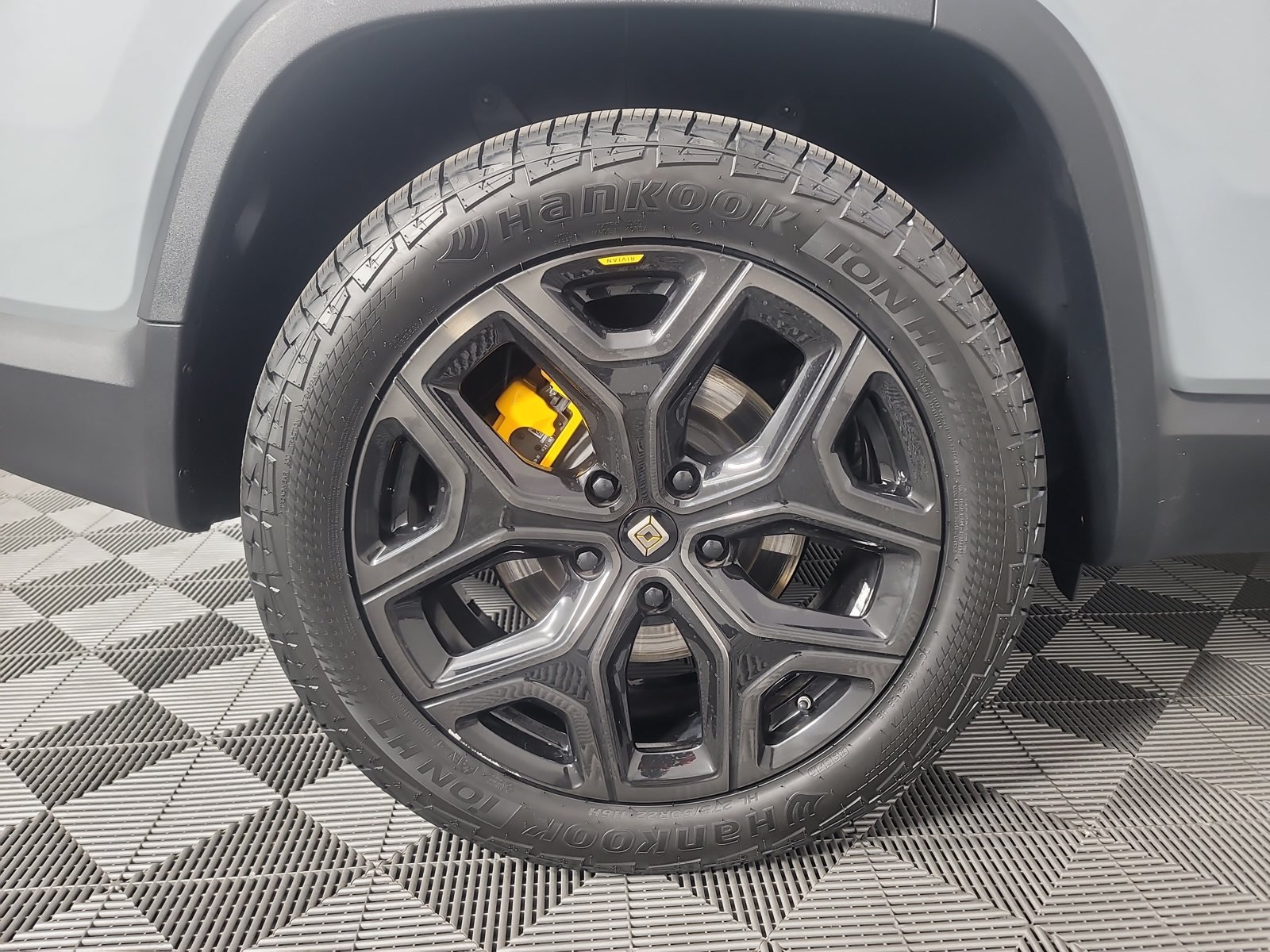 Used 2022 Rivian R1S Launch Edition Quad AWD/4WD image 12