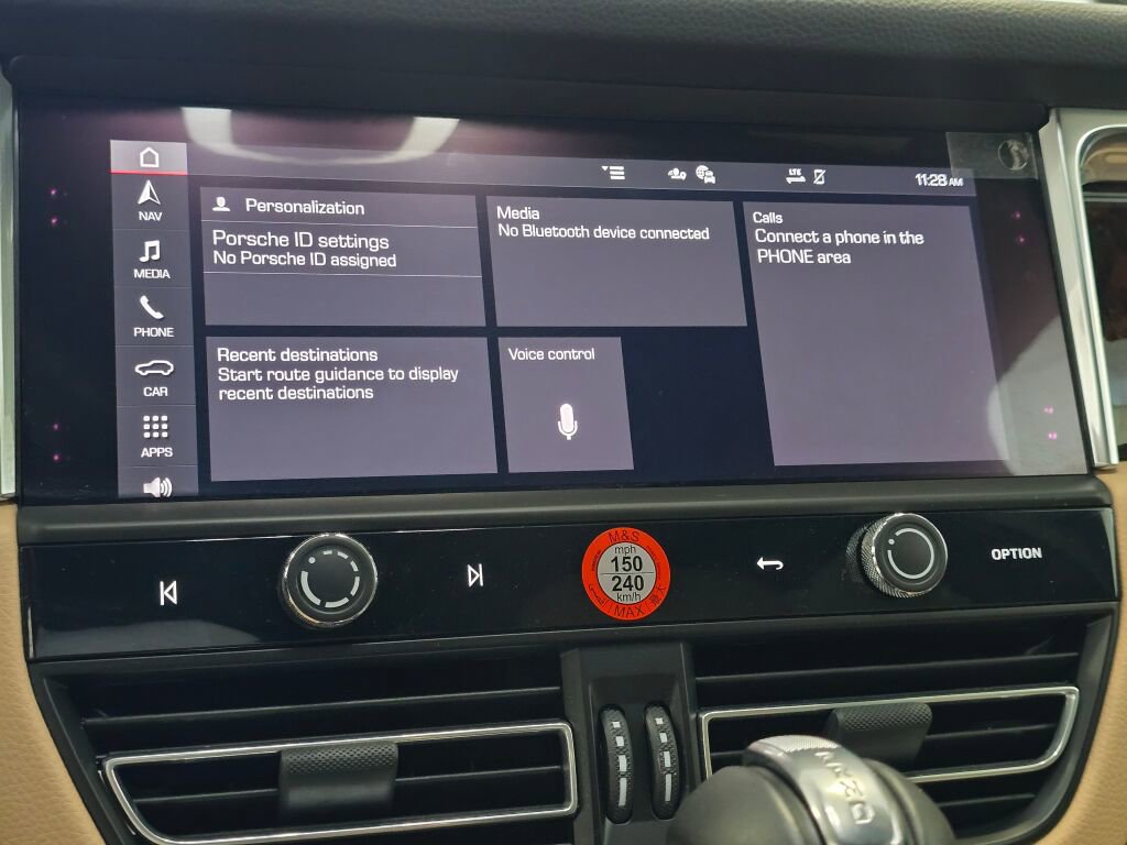 Certified 2025 Porsche Macan image 16