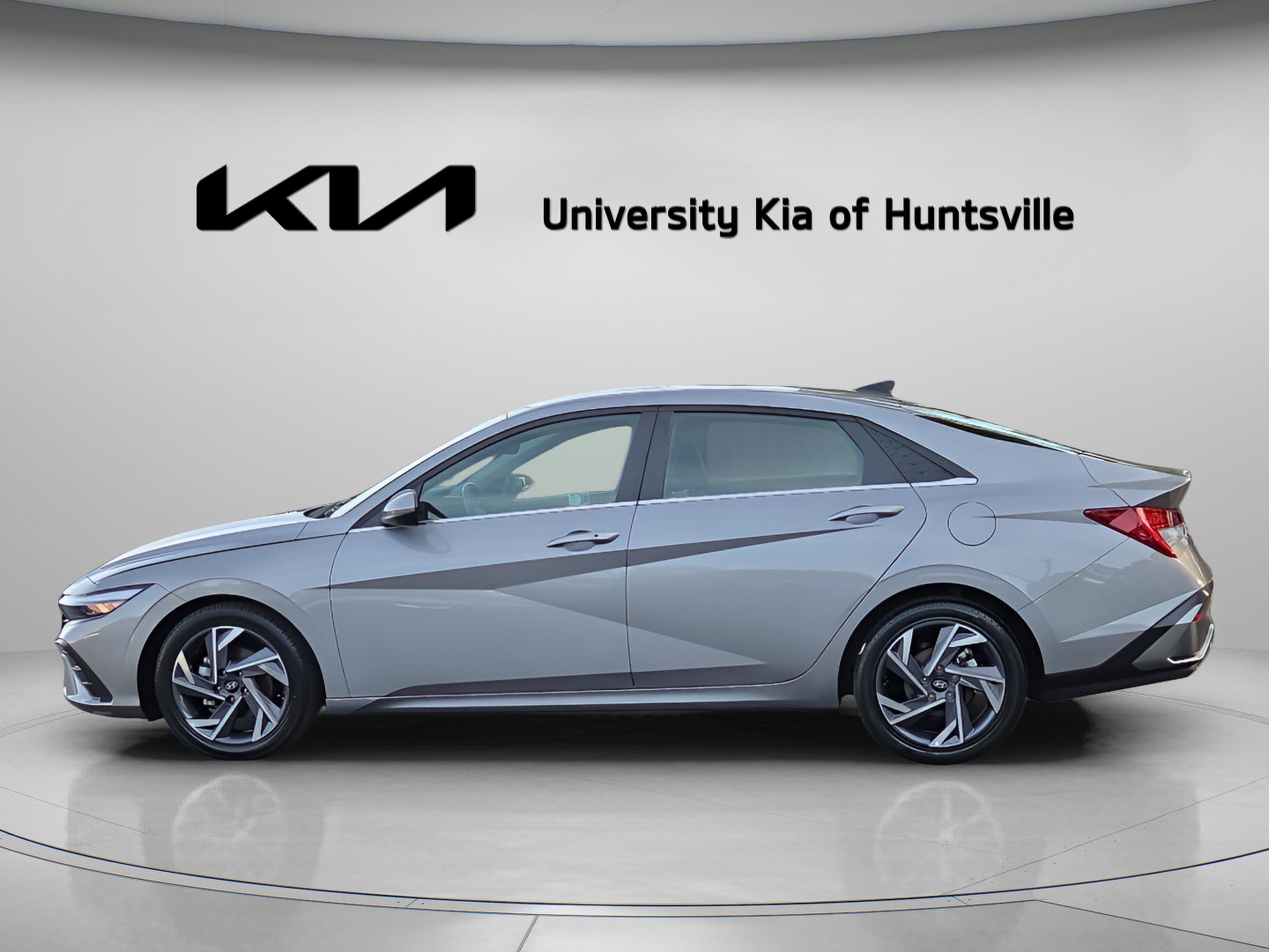 Used 2025 Hyundai Elantra SEL image 4