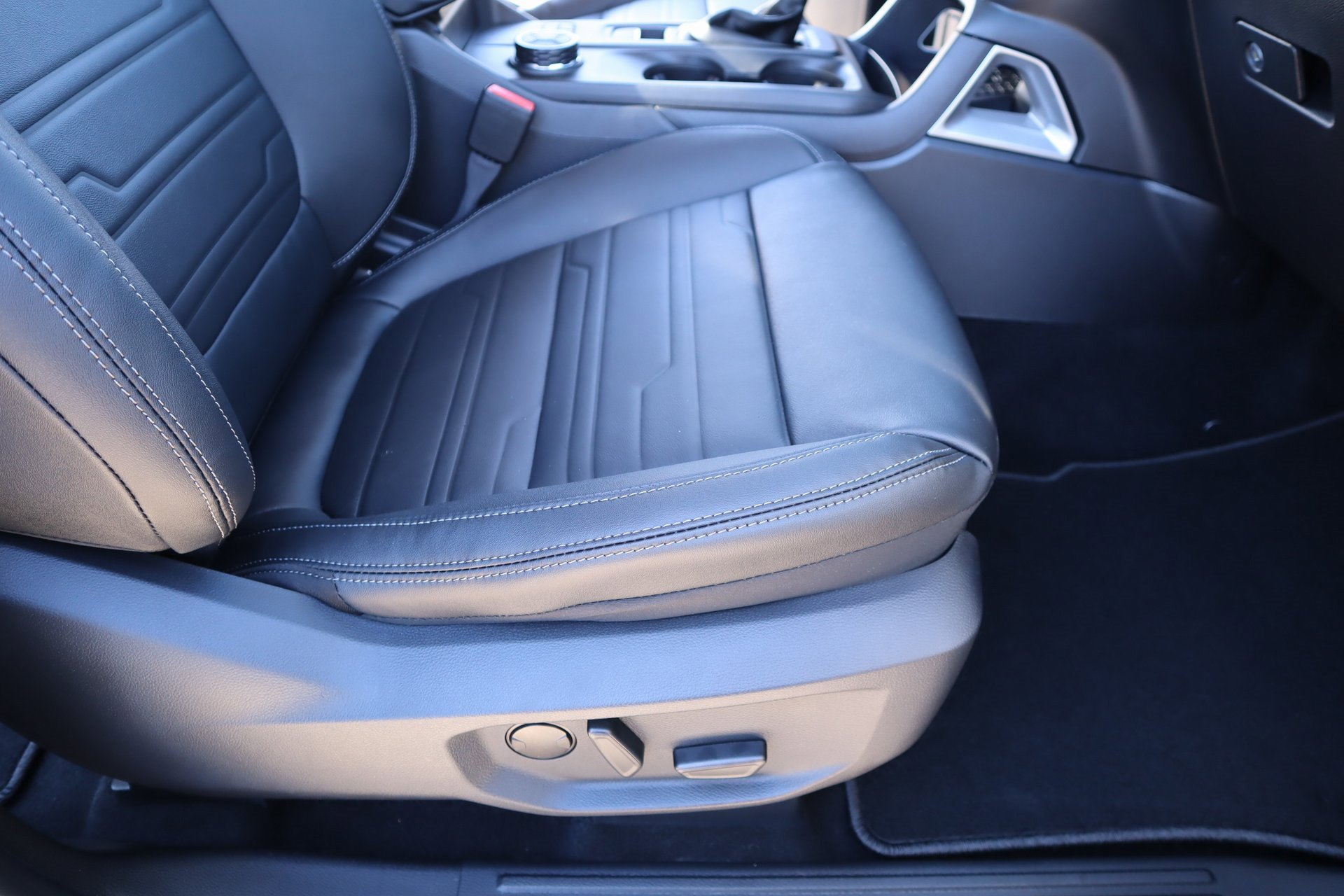 New 2025 Ford Ranger Lariat w/ FX4 Off-Road Package image 14