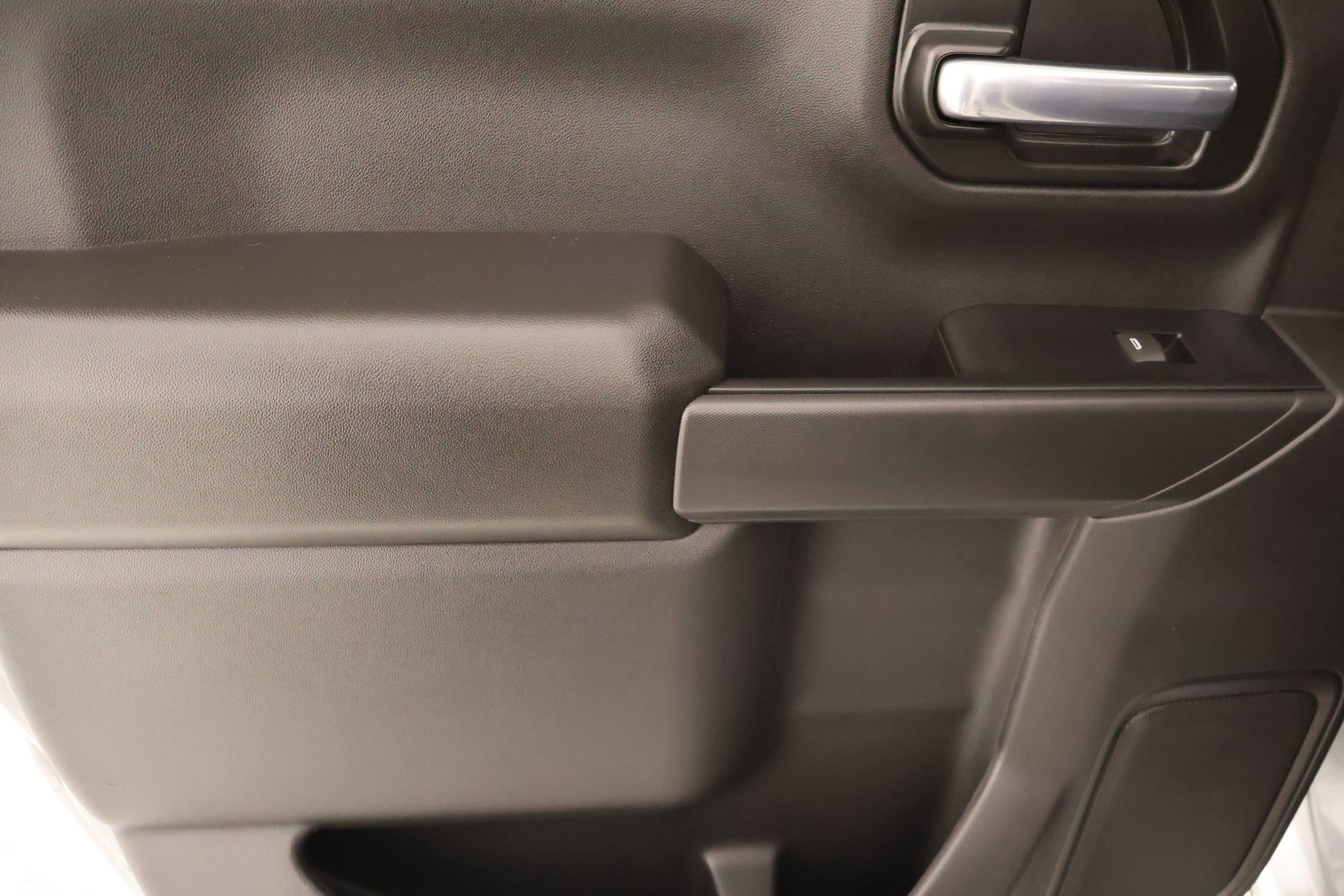 Used 2025 Chevrolet Silverado 1500 Custom RWD image 14