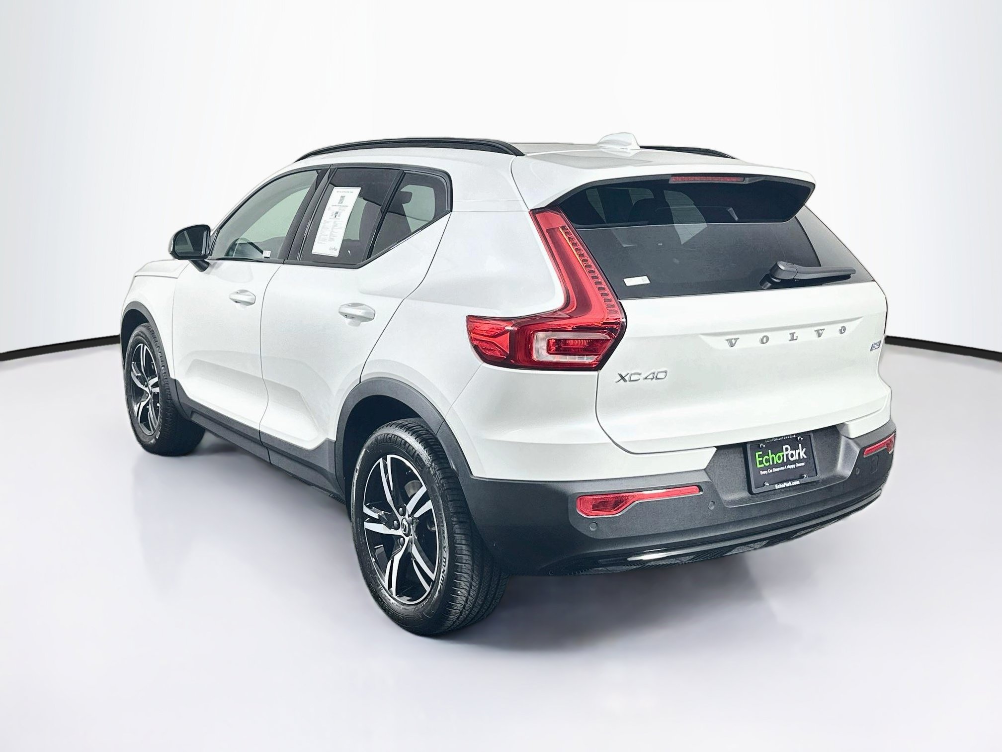 Used 2024 Volvo XC40 B5 Core w/ Protection Package AWD/4WD image 5