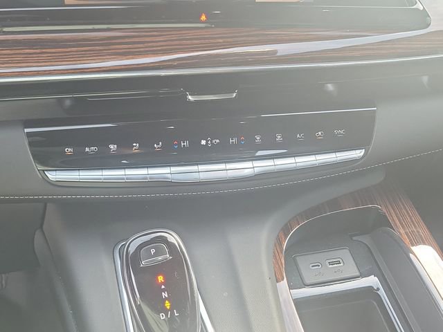 Used 2021 Cadillac Escalade Premium Luxury image 18