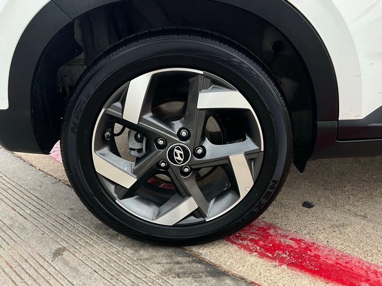 Used 2025 Hyundai Venue SEL image 9