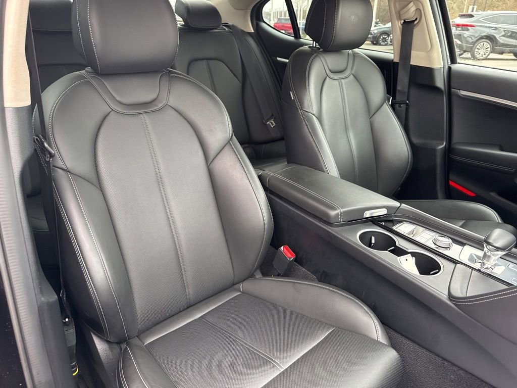 Used 2025 Genesis G70 2.5T image 27