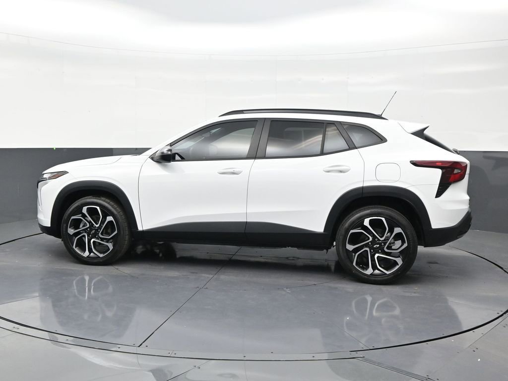 Used 2024 Chevrolet Trax RS FWD image 2