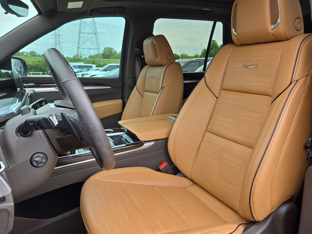 Used 2025 Cadillac Escalade Premium Luxury w/ LPO, Floor Liner Package AWD/4WD image 17
