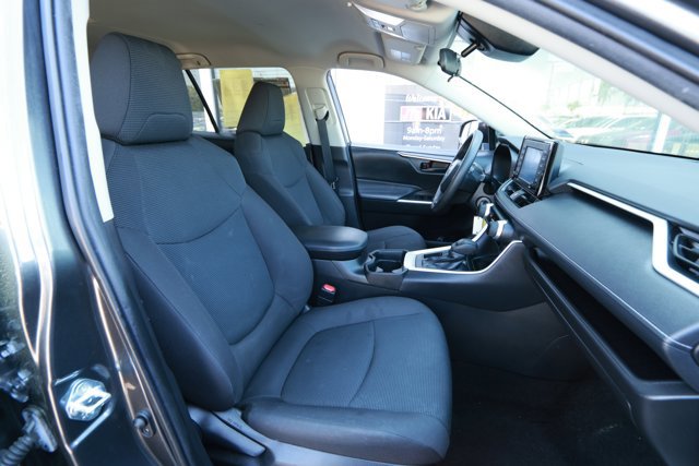 Used 2021 Toyota RAV4 LE FWD image 27