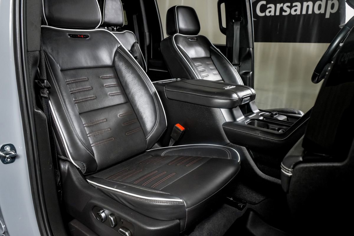 Used 2024 GMC Sierra 2500 AT4X image 29