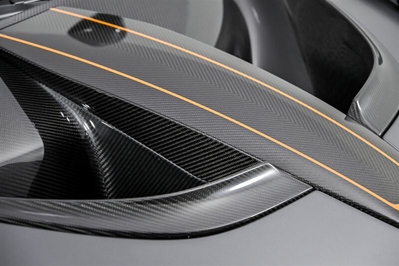 Used 2019 McLaren Senna RWD image 12