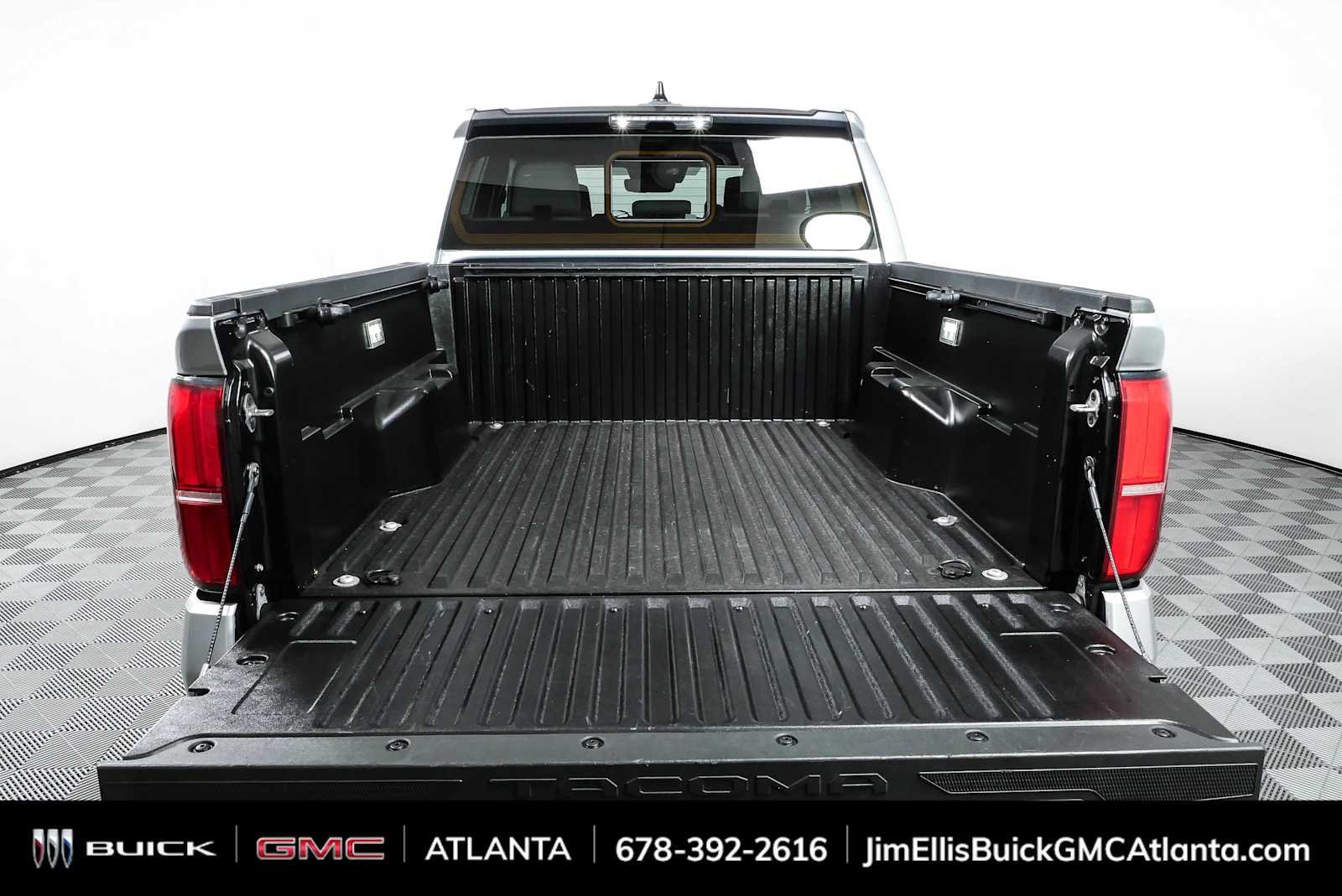 Used 2024 Toyota Tacoma SR5 AWD/4WD image 29