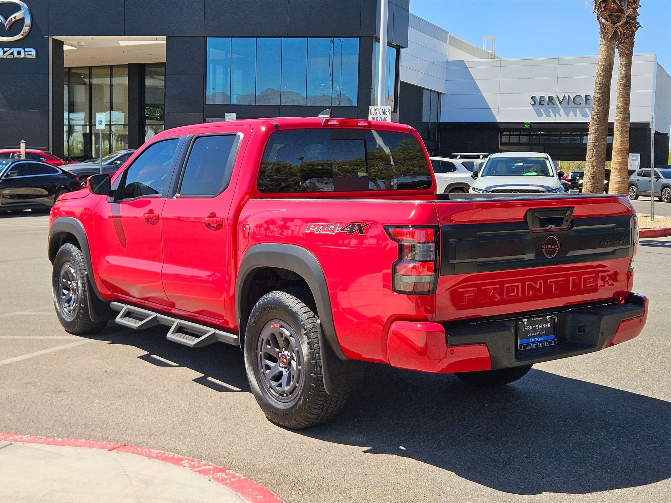 Used 2025 Nissan Frontier PRO-4X AWD/4WD image 3