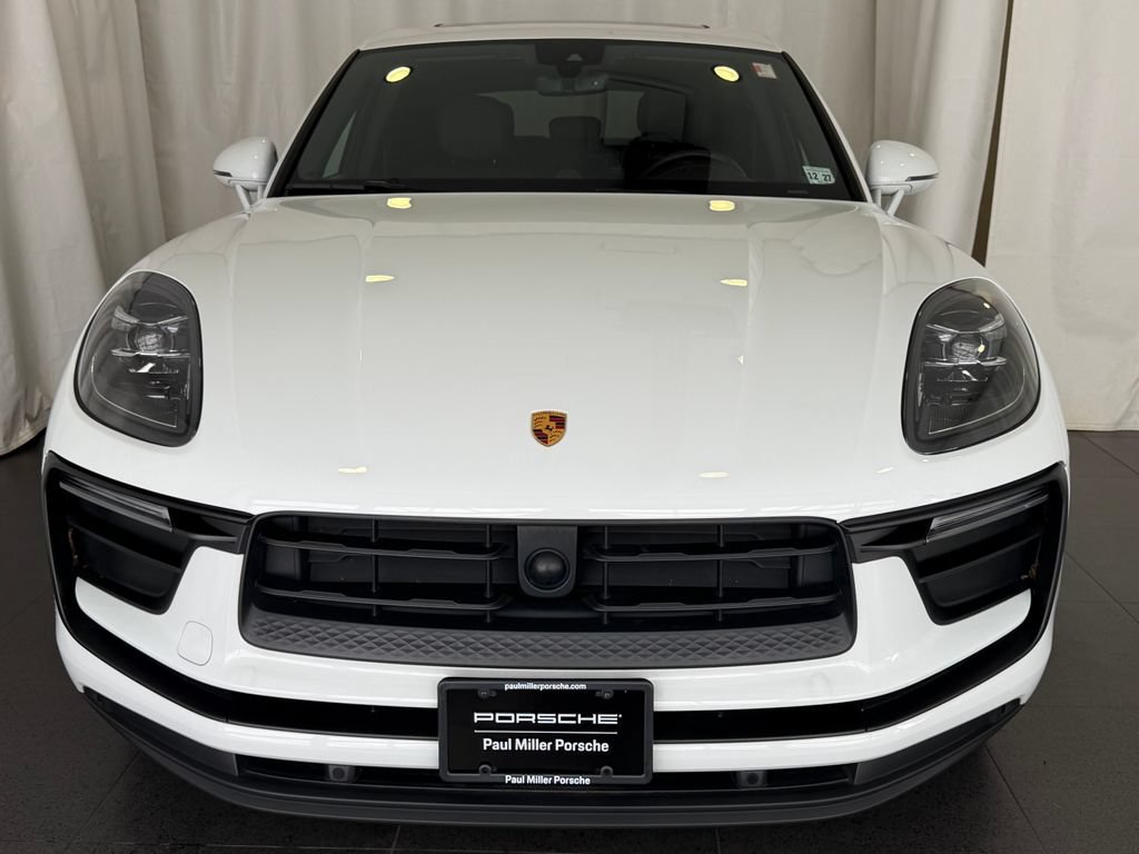 Certified 2023 Porsche Macan AWD/4WD image 6