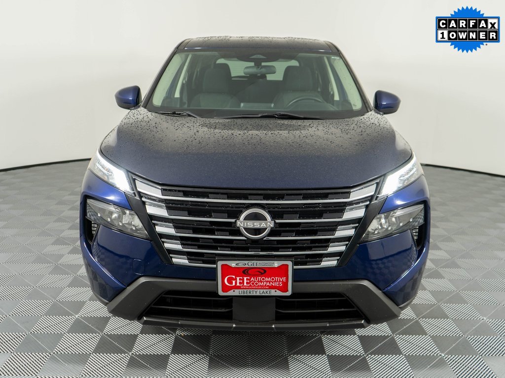 Used 2024 Nissan Rogue SV image 2