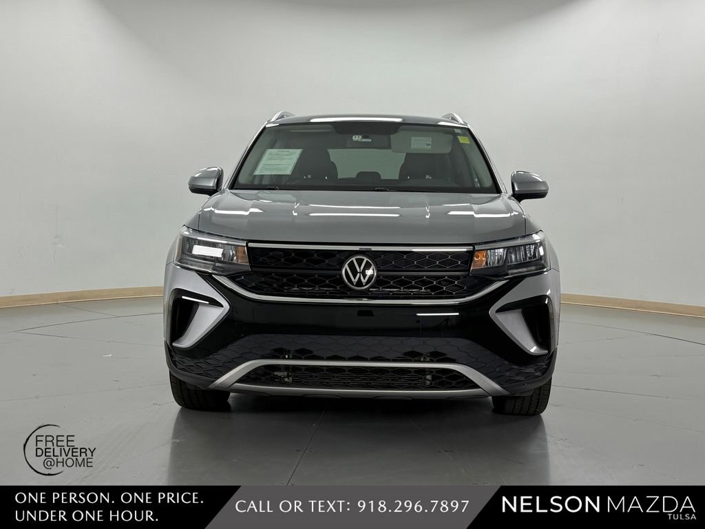 Used 2022 Volkswagen Taos SE image 2