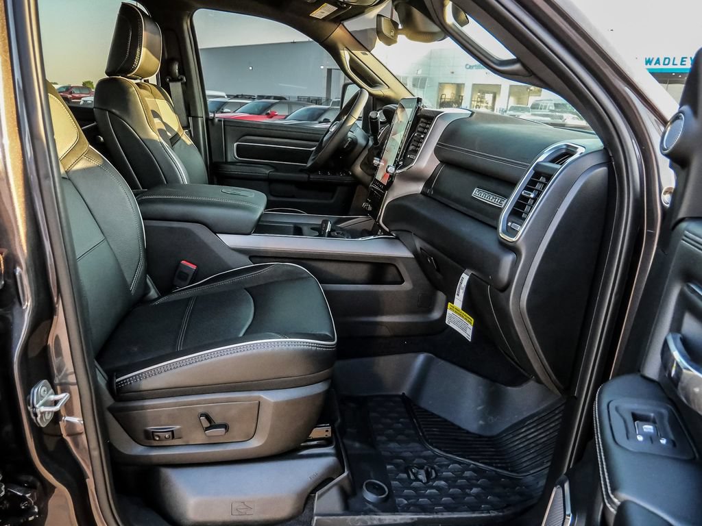 New 2026 RAM 2500 Laramie AWD/4WD image 19