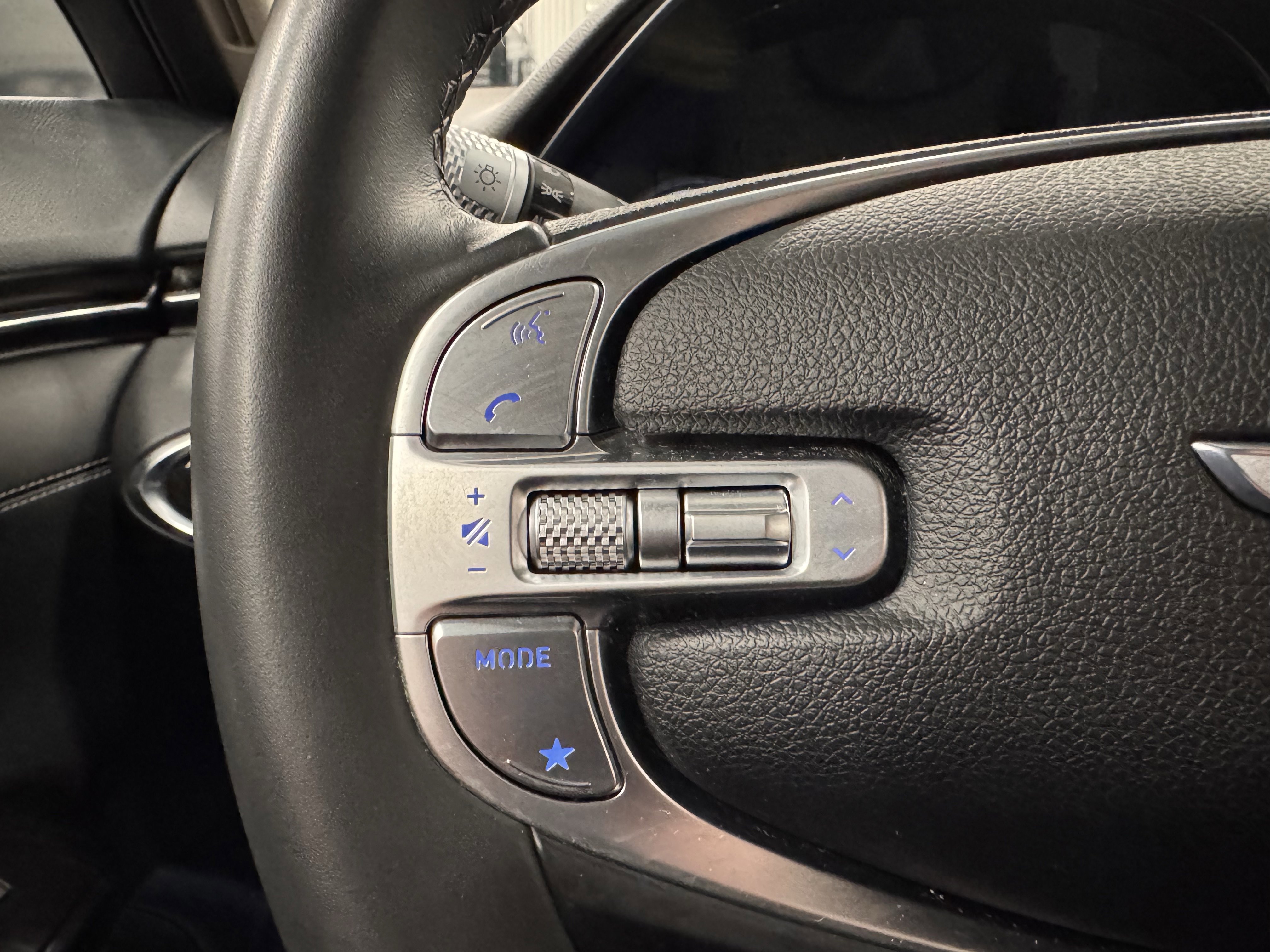 Used 2025 Genesis GV70 2.5T image 13