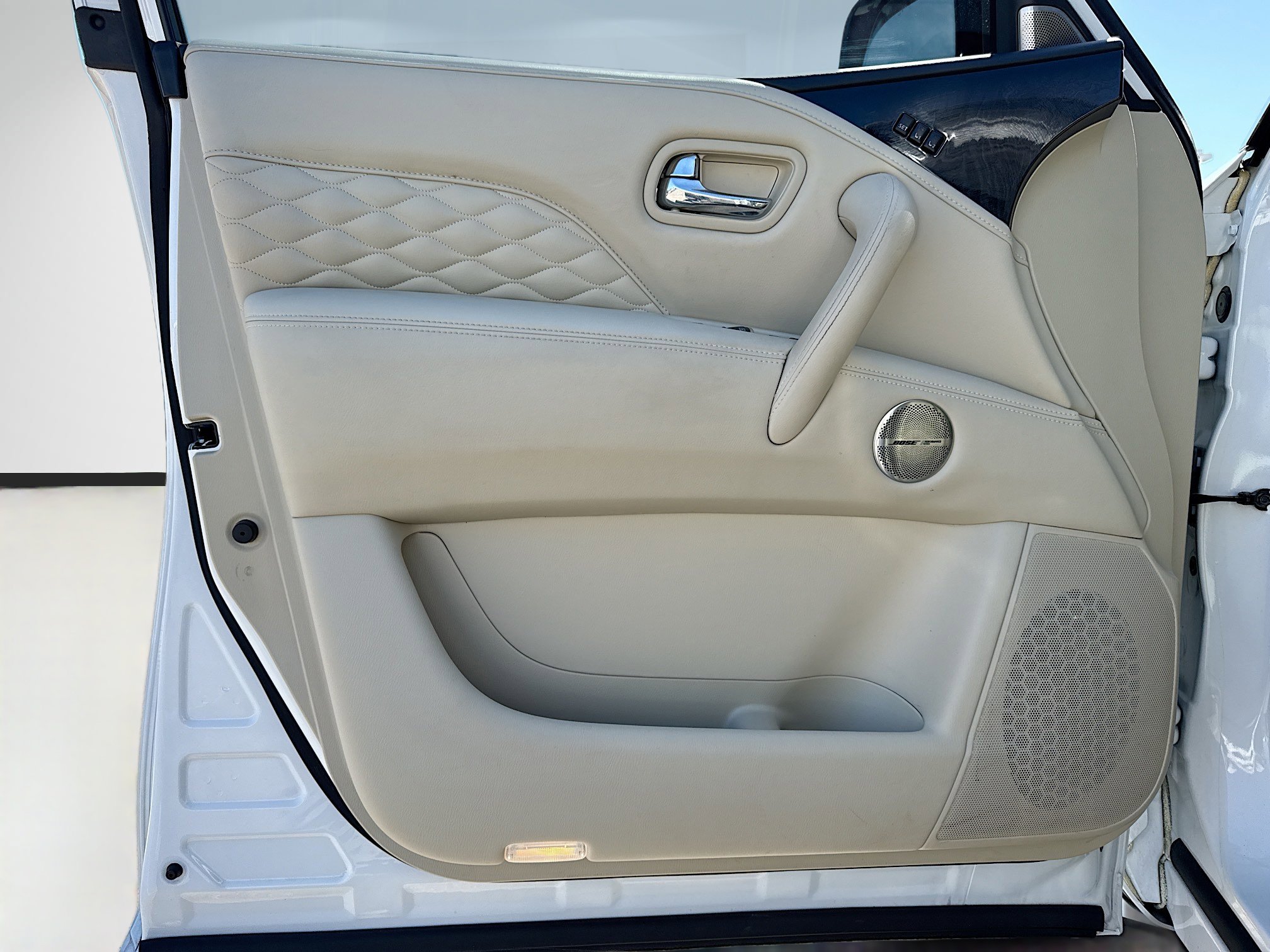 Used 2024 INFINITI QX80 Sensory image 24