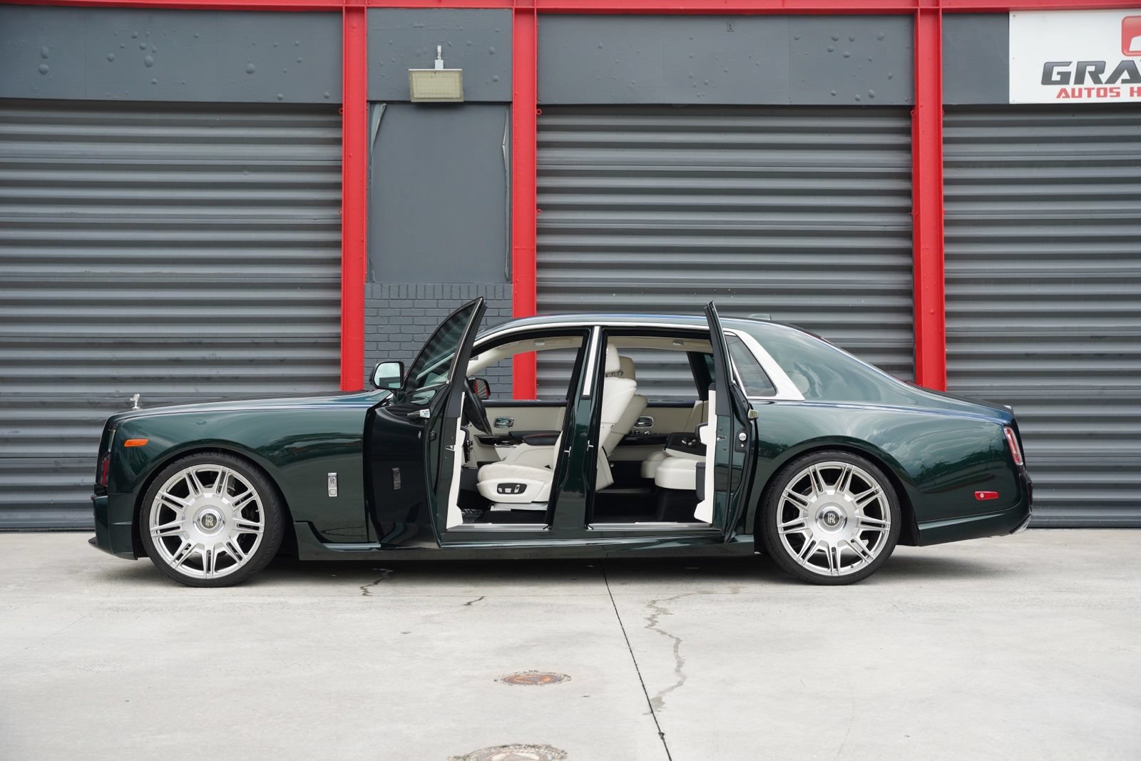 Used 2022 Rolls-Royce Phantom Sedan RWD image 18