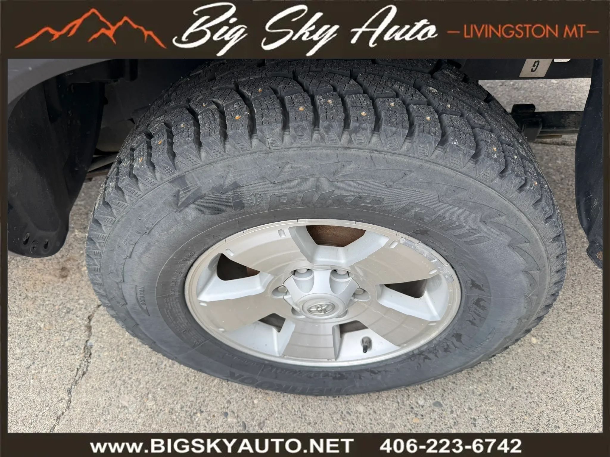 Used 2019 Toyota Tacoma TRD Off-Road w/ Technology Package AWD/4WD image 9