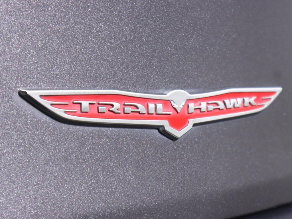 Used 2018 Jeep Cherokee Trailhawk w/ Quick Order Package 27L AWD/4WD image 44