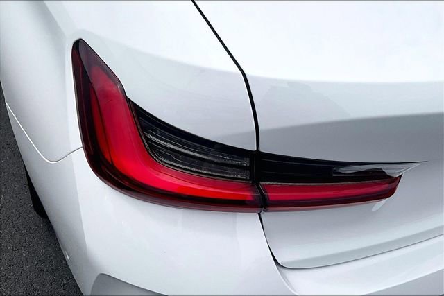 Used 2024 BMW 330e w/ Convenience Package RWD image 32