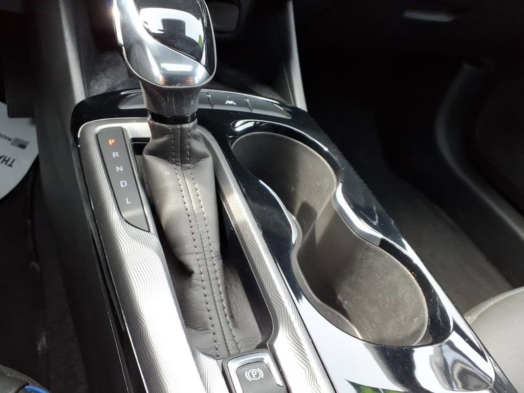 Used 2024 Buick Envista Sport Touring w/ Convenience I Package FWD image 21