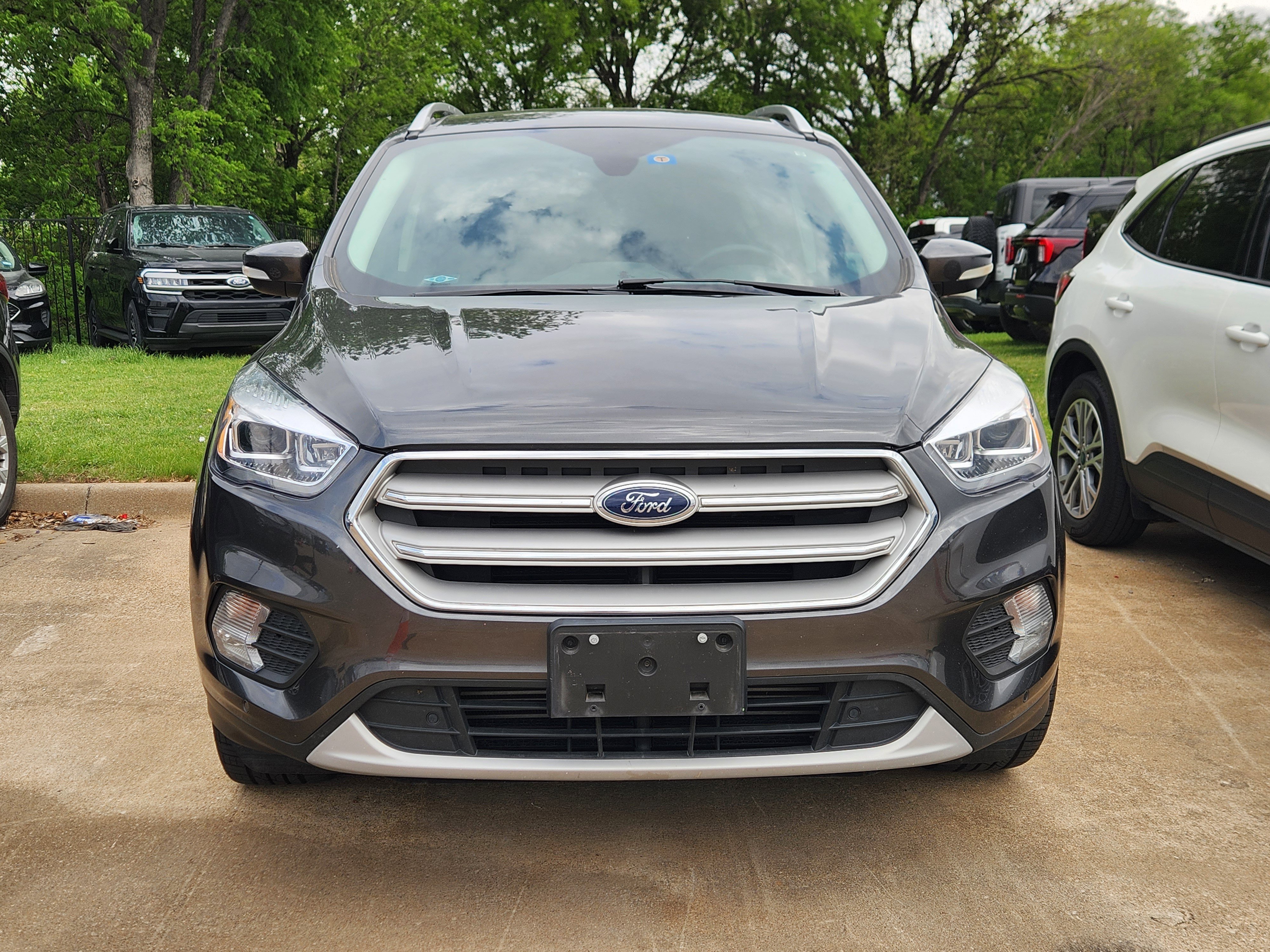 Used 2019 Ford Escape Titanium image 2