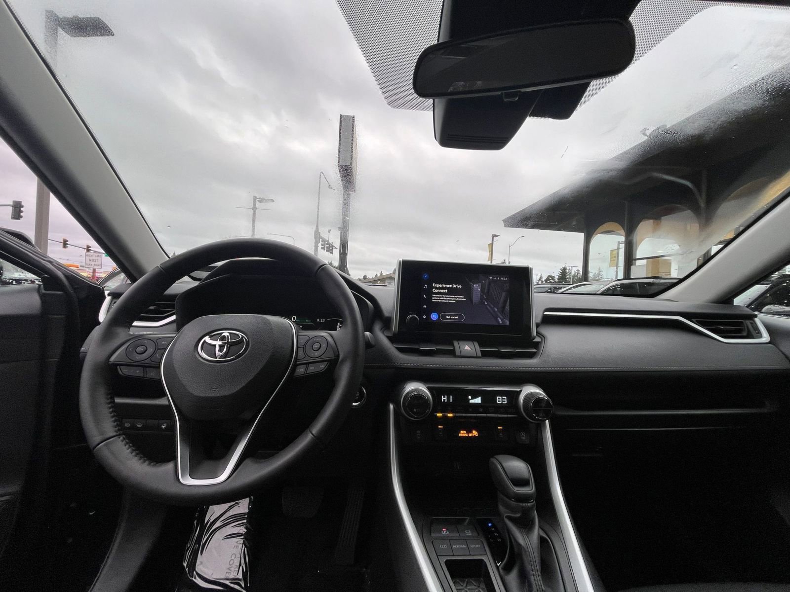 Used 2025 Toyota RAV4 XLE image 33