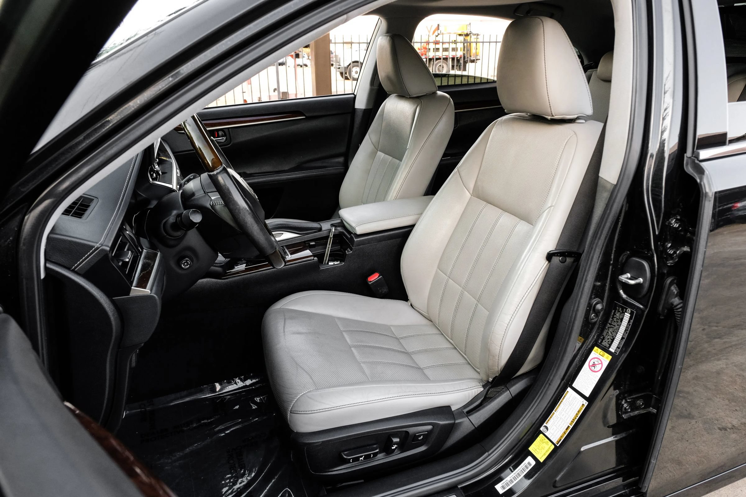 Used 2017 Lexus ES 350 w/ Luxury Package FWD image 37