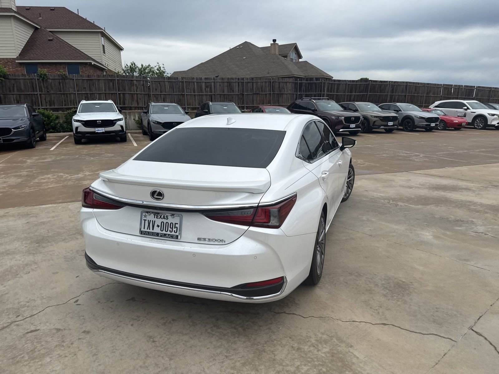 Used 2024 Lexus ES 300h w/ Technology Package image 13