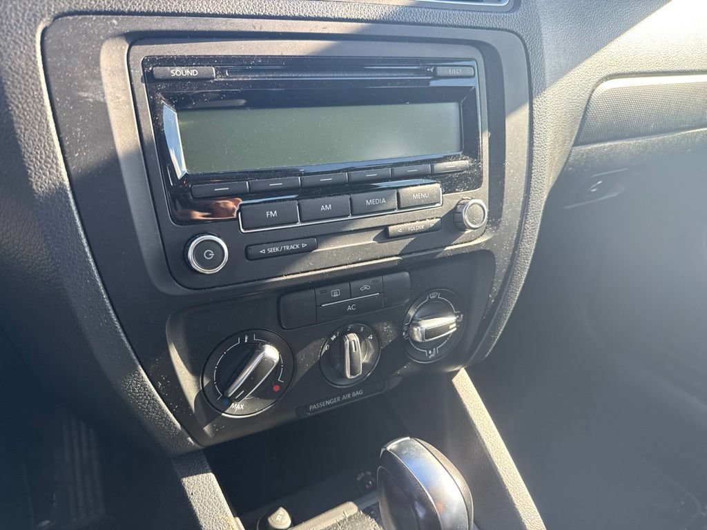 Used 2011 Volkswagen Jetta SE FWD image 12