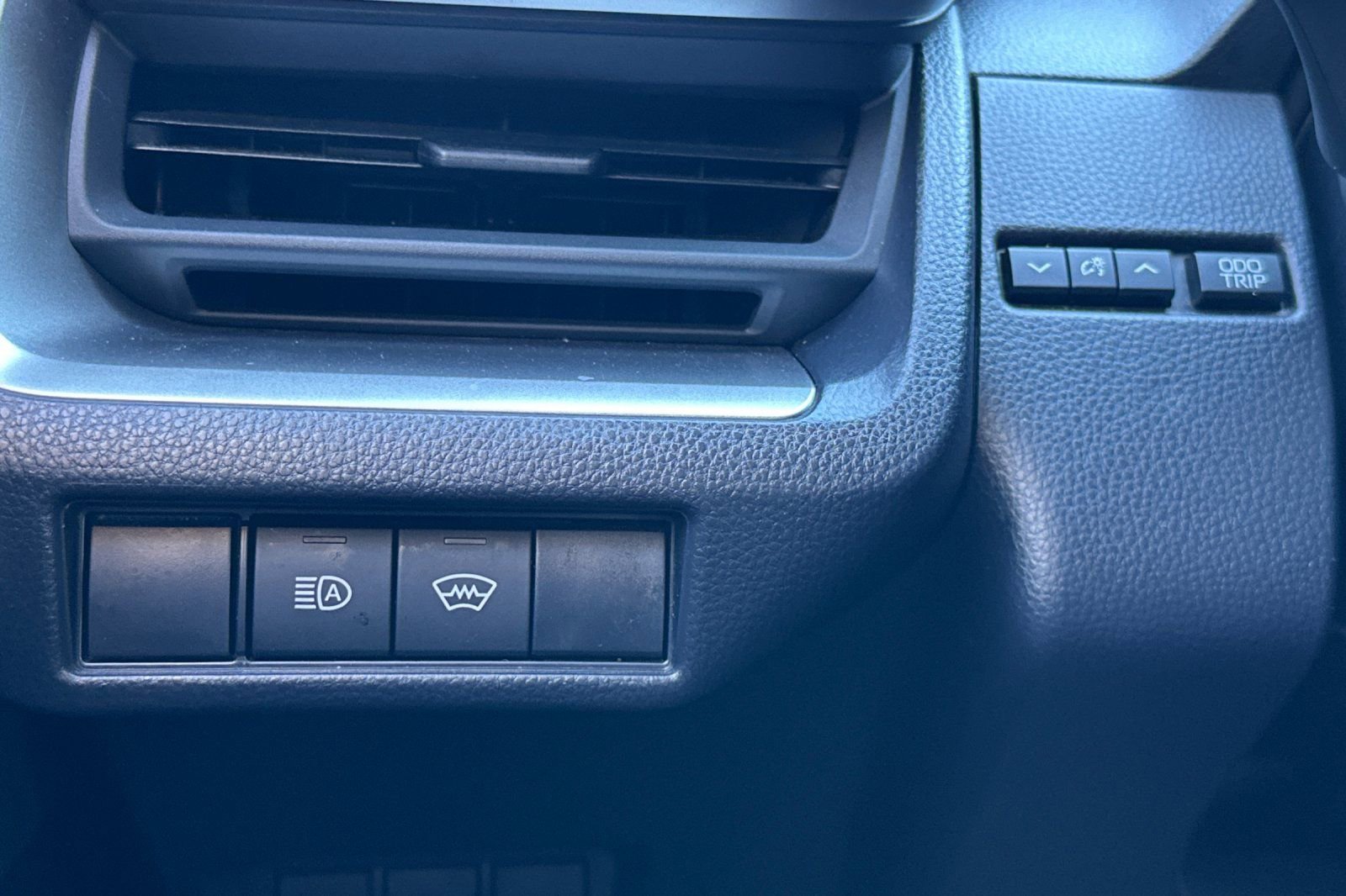 Used 2024 Toyota Prius LE image 31