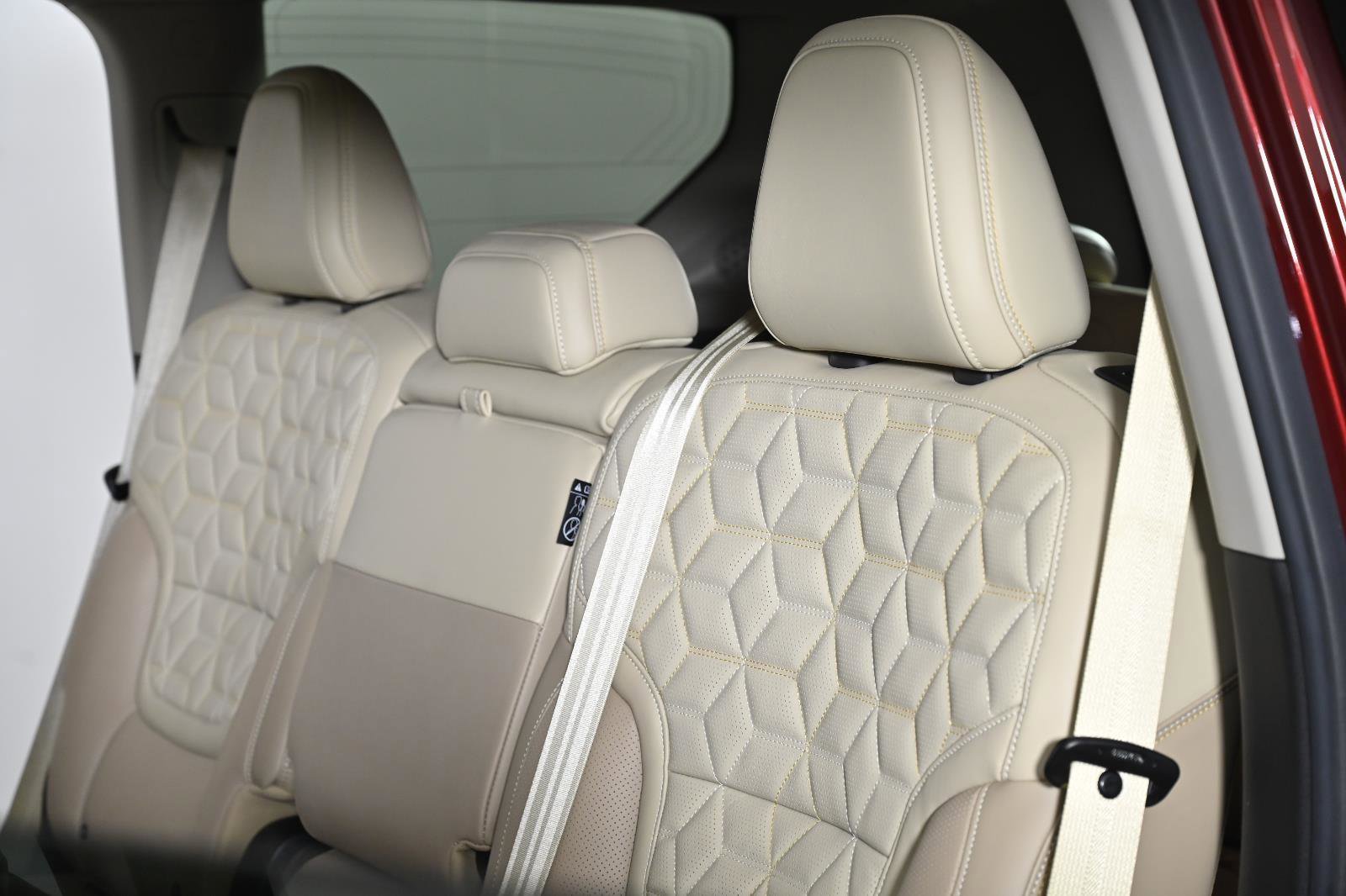 Used 2025 Nissan Armada Platinum image 30